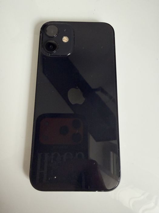 Vând iPhone 12 mini în stare bună de funcționare.