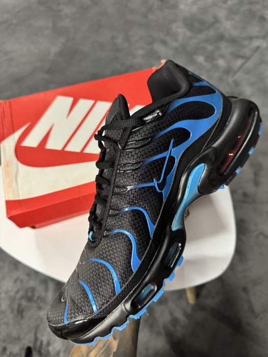 Nike Air Max Plus Black & University Blue