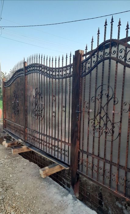 Executam porti din fer forjat din sipca metalică stil jaluzele