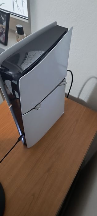 Vând PS5 Slim 1T