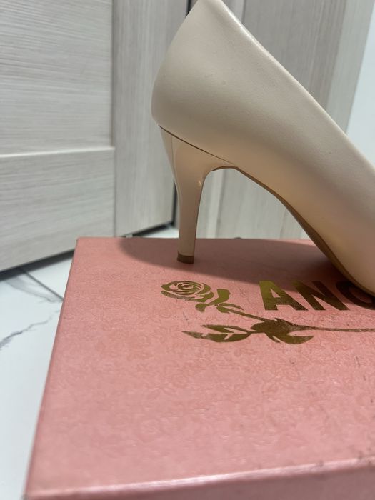 Qaymoq rangli Ayollar tufligi 39 Razmer