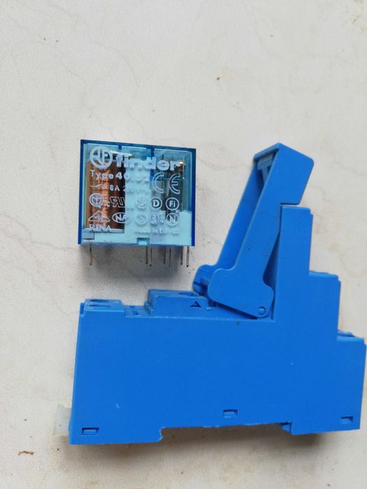 Finder relay 40.52 24v dc, 8a 250vac cu soclu