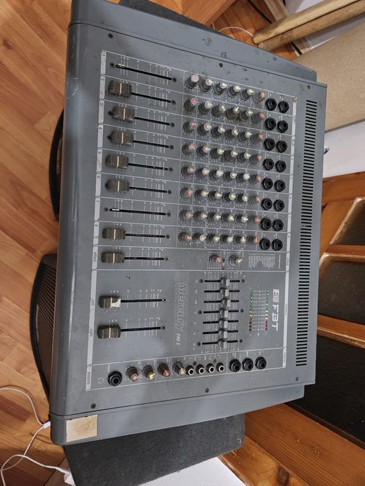 Boxe împreună cu mixer FBT