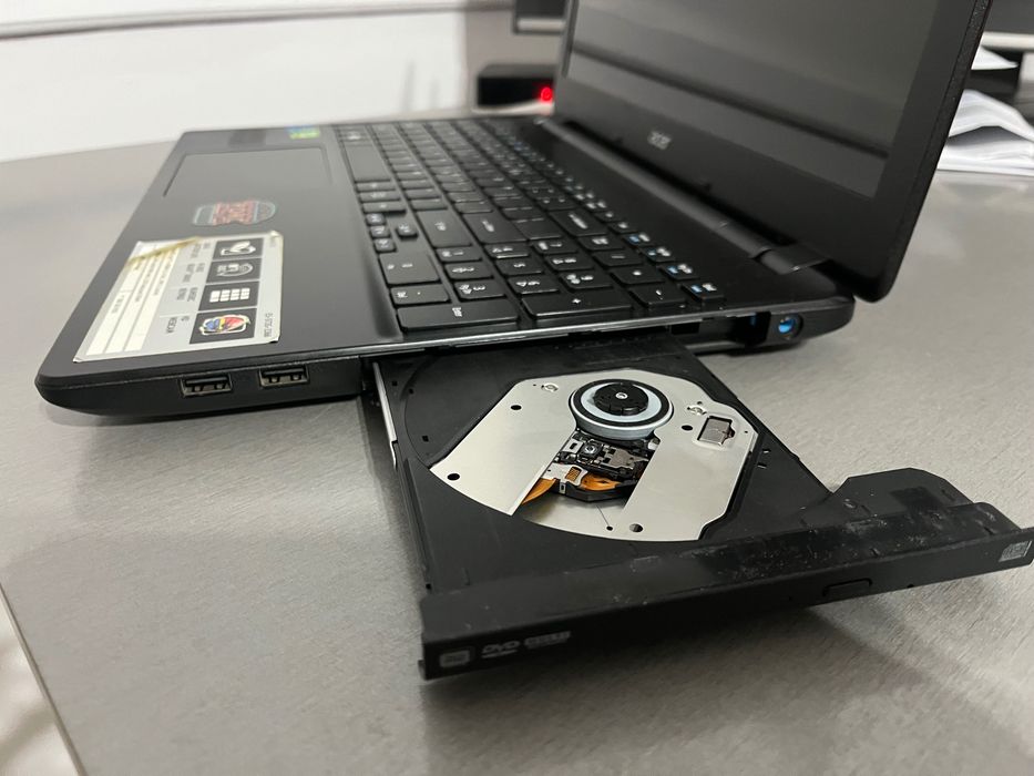 Laptop Acer Aspire E15 i3