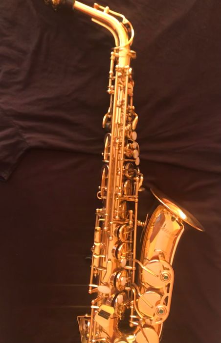 Продавам алт саксофон ELKHART като нов