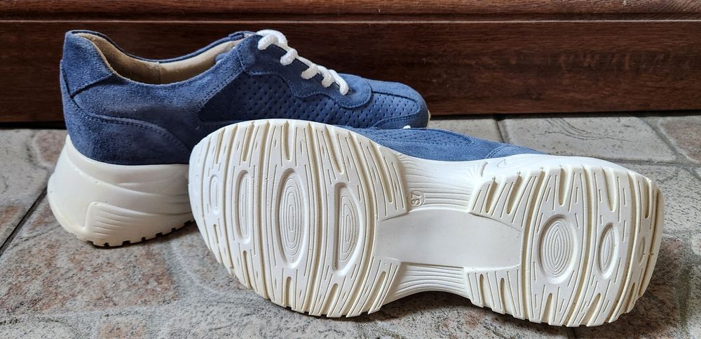 Adidași damă din piele întoarsă