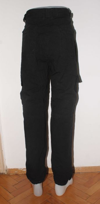 Мъжки черен карго панталон Bershka, Размер: М / EUR 42