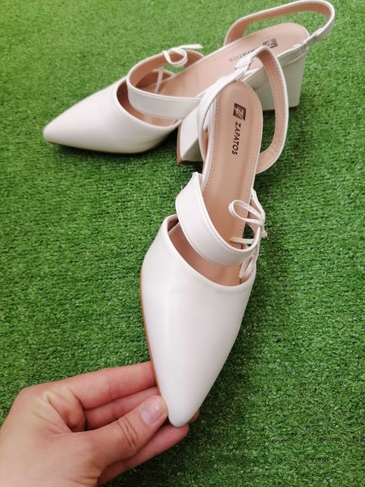 Бели обувки на нисък ток - чисто нови