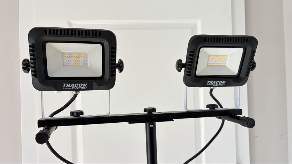 Set 2 proiectoare LED TRACON 2x30W cu stativ telescopic – 4000K IP65