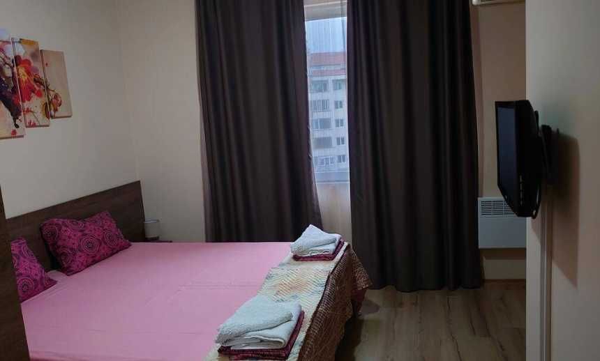 Дава се под наем Двустаен апартамент в Бургас, Лазур - 45 кв.м за 250 € - Снимка #1