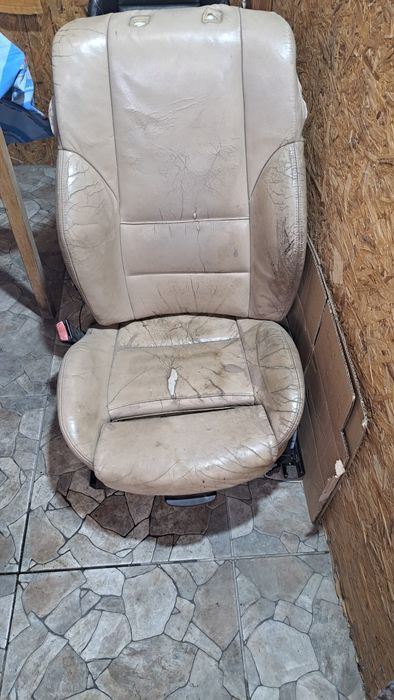 Претапициране на автомобилни седалки,  кори на врати ,колонки тавани