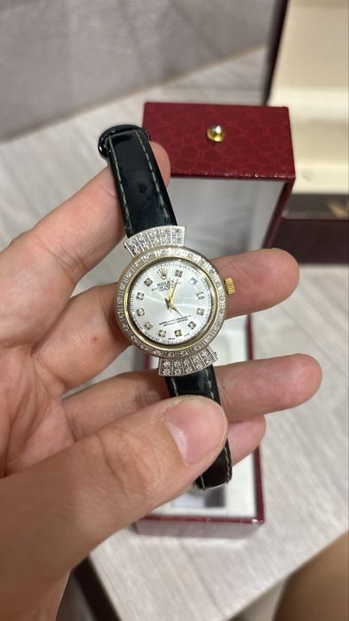 Часы золотые 585 проба с бриллиантами