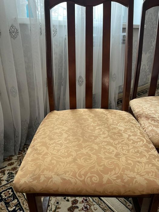 Стулья для гостиной.