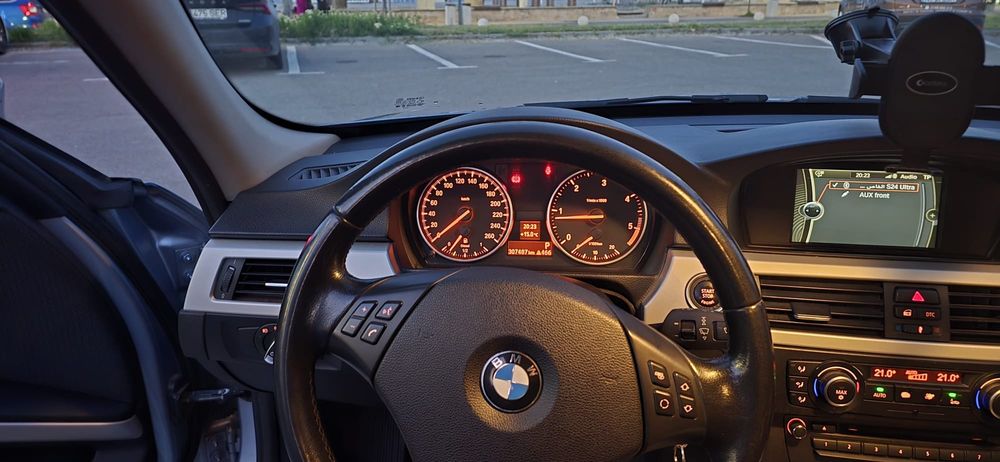 BMW Seria 3 E91 320xd xDrive 2011 184cp automat