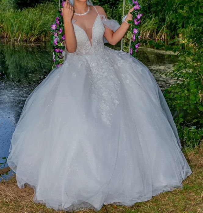 Булчинска рокля цвят шампанско