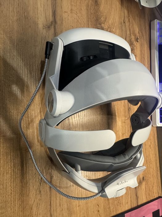 Oculus/Meta Quest 3, 512gb, маска, крепление, чехлы, почти новые