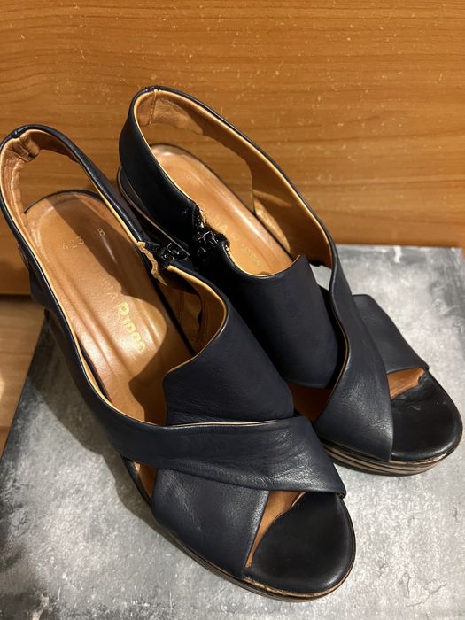 Босоножки женские