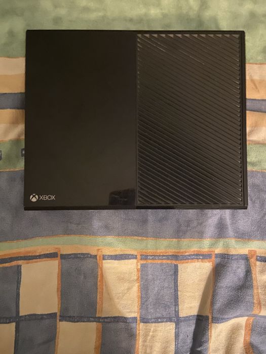 Vand xbox one, 2 controllere + fc24, totul PERFECT functional
