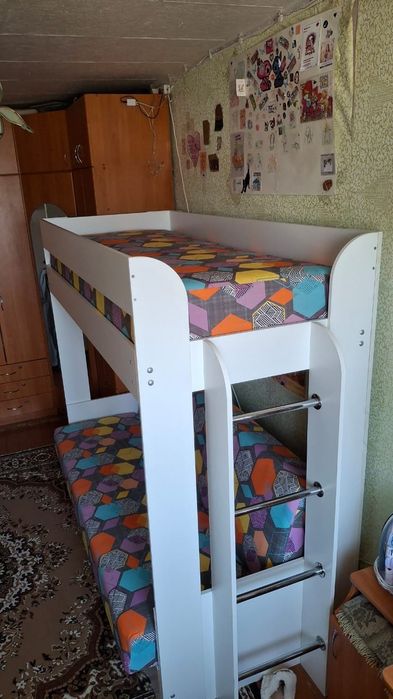 двухъярусная кровать