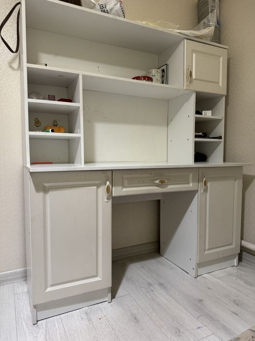 Продам срочно полку для книг…