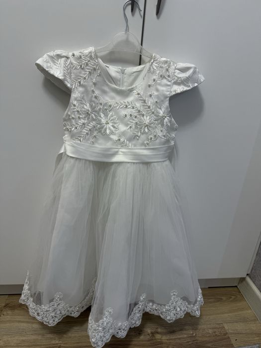 Нарядное платье для девочки