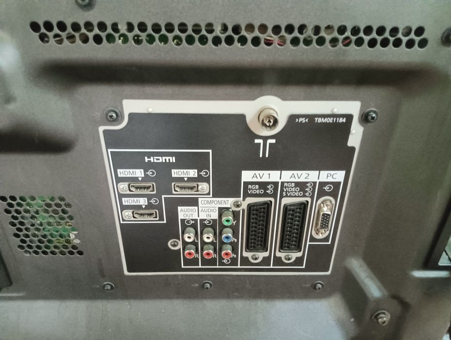 Большой телевизор Panasonic.