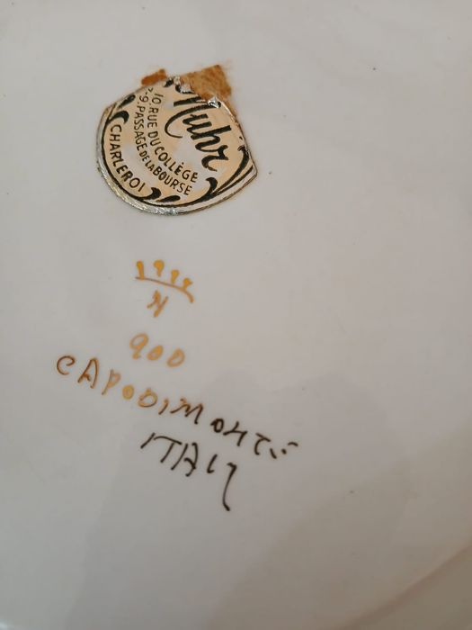 2 farfurii de colecție și o vază