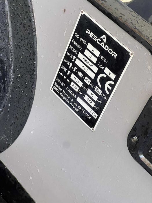 Продавам лодка PESCADOR P330-HF