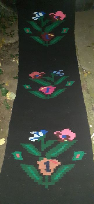 Нови, неупотребявани ръчно тъкани вълнени черги и килими