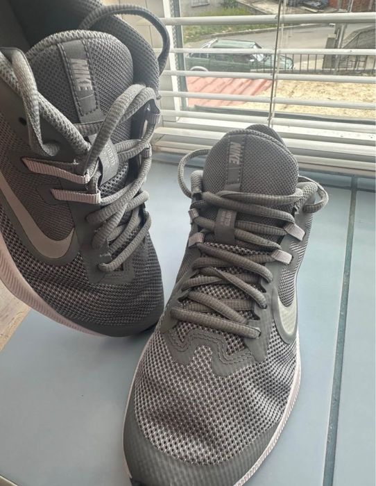 NIKE Downshifter 9 (GS), Сив