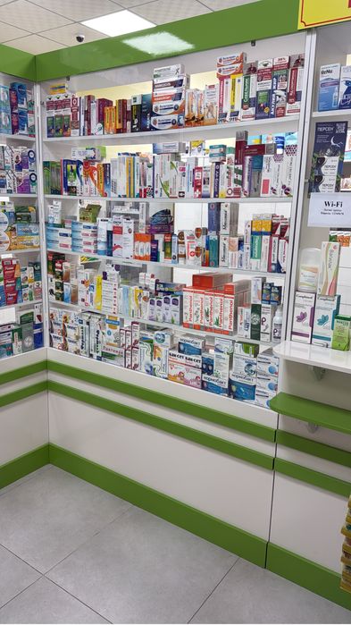 Витрины для аптеки б/у