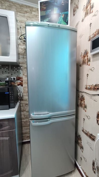 Холодильник Samsung