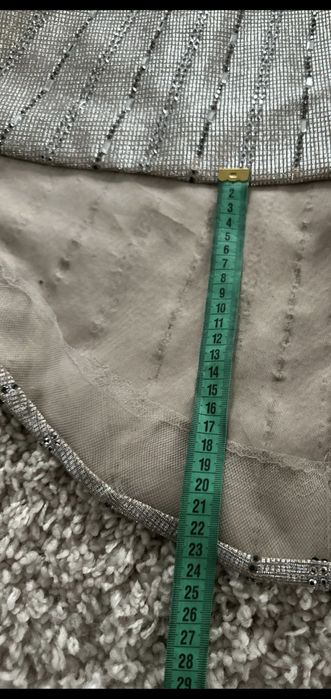 Rochie elegantă cu pietricele, mărimea M.