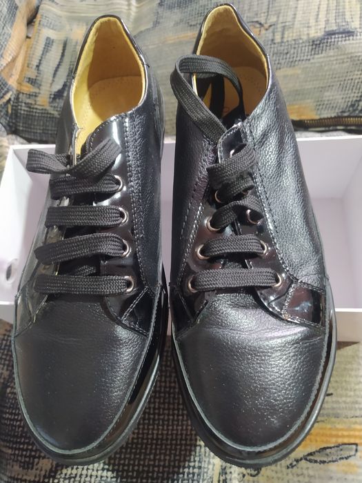 Крассовки кожаные и кеды(Детский Мир)Новые.