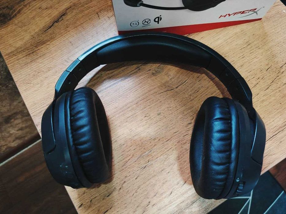 Продам беспроводные наушники HyperX Cloud Flight S