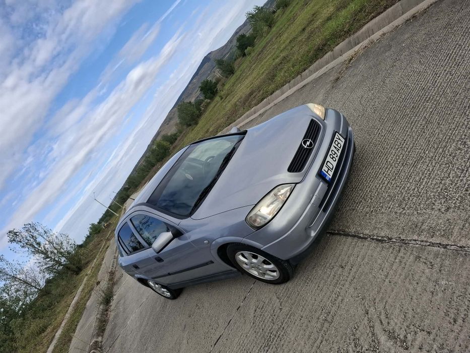Vând motor defect