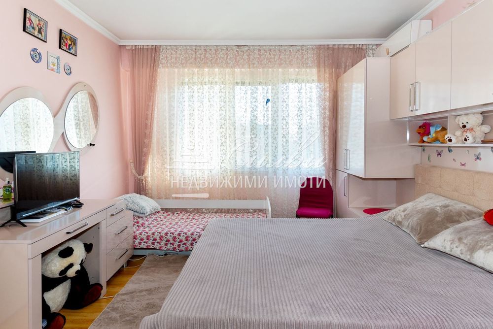 Продава се Двустаен апартамент в Шумен, Добруджански - 63 кв.м за 850 €/кв.м - Снимка #3