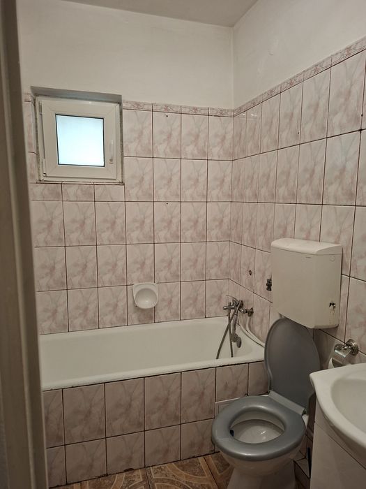 Închiriez apartament