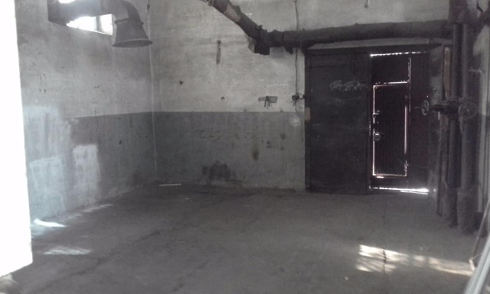 Продам половину здания