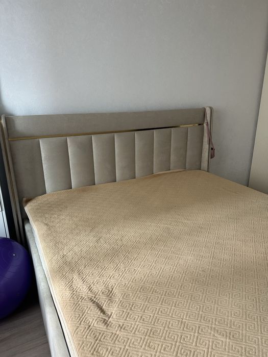 Продам двухспальную кровать