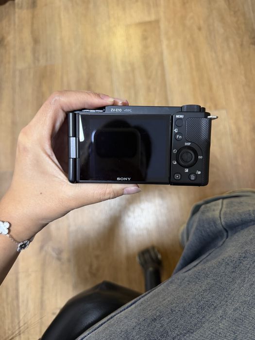 Фотоаппарат Sony ZV-E10