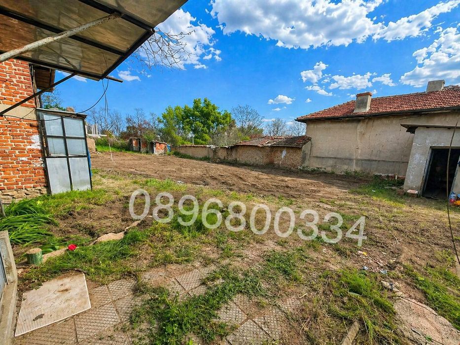 КЪЩА с голям двор и отлична локация в с. Пъдарско, обл. Пловдив