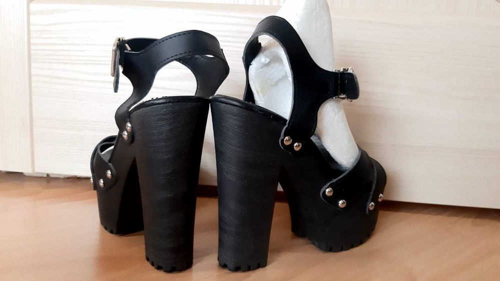 Продам босоножки на платформе, Корея