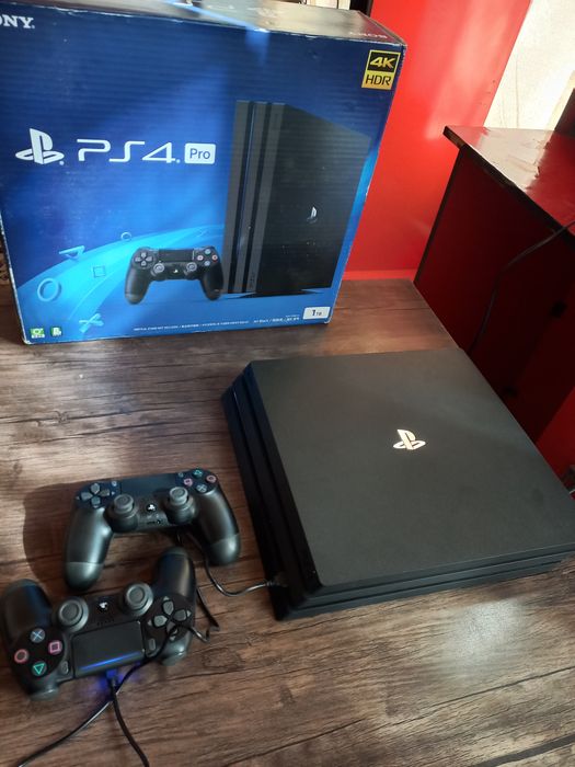 PS4 pro ideal 1TB hotira 18 o'yinlari bor 2 yangi djoystik bor plombas