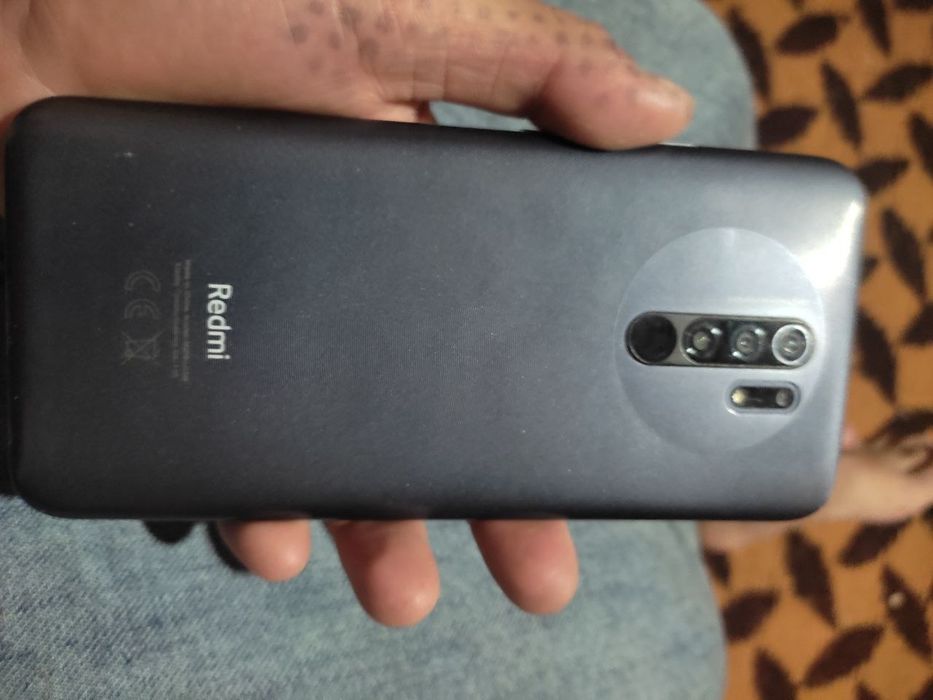 Redmi 9 bor srochniy sotiladi
