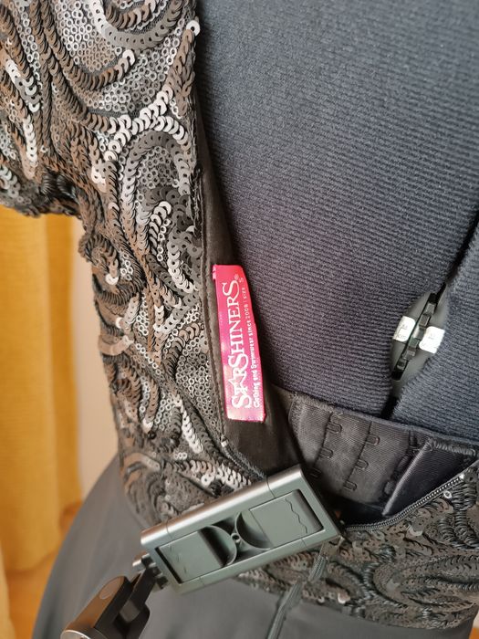 Rochie neagra volane StarShiners