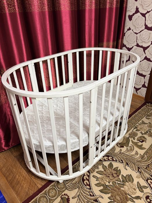 Продам детскую овальную кроватку