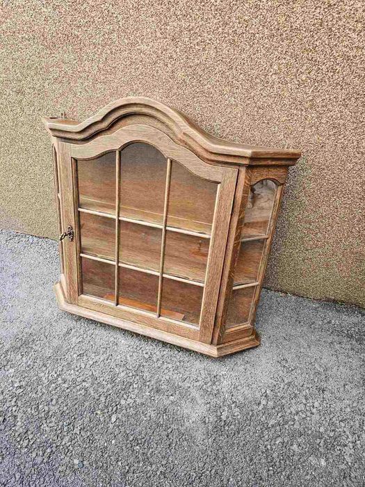 Витрина за стена в стил Рустик