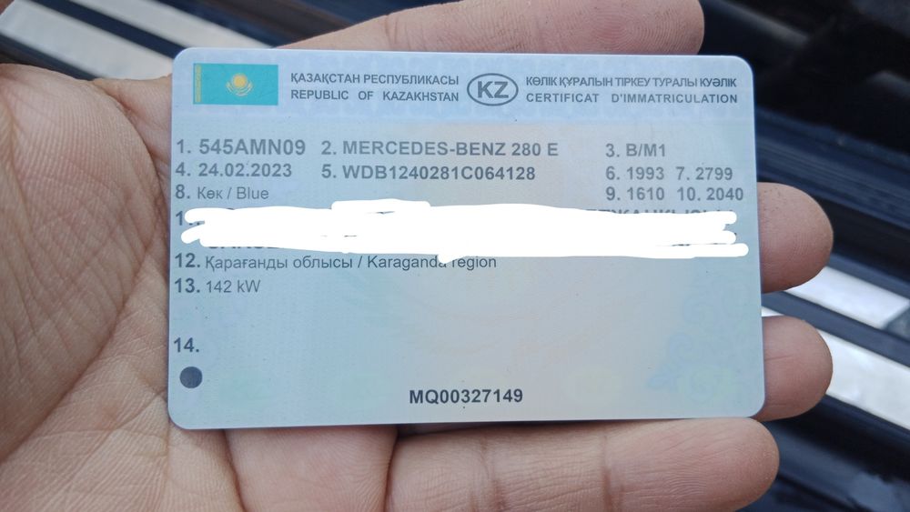 124 Мерседес синего цвета
