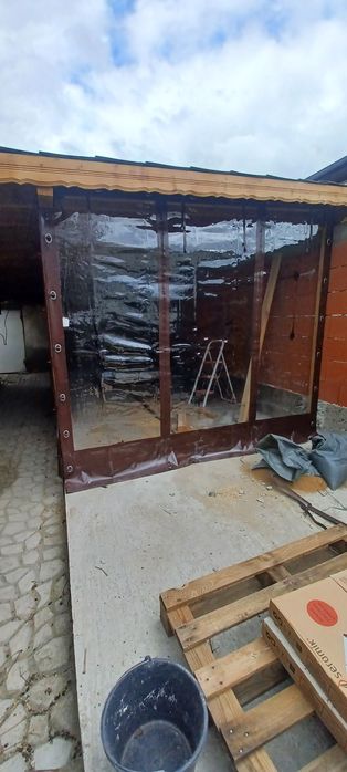 Изработка и монтаж на ветроупорни завеси от прозрачен кристал  винил